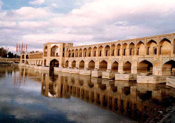 پل خواجو از جاذبه های توریستی اصفهان